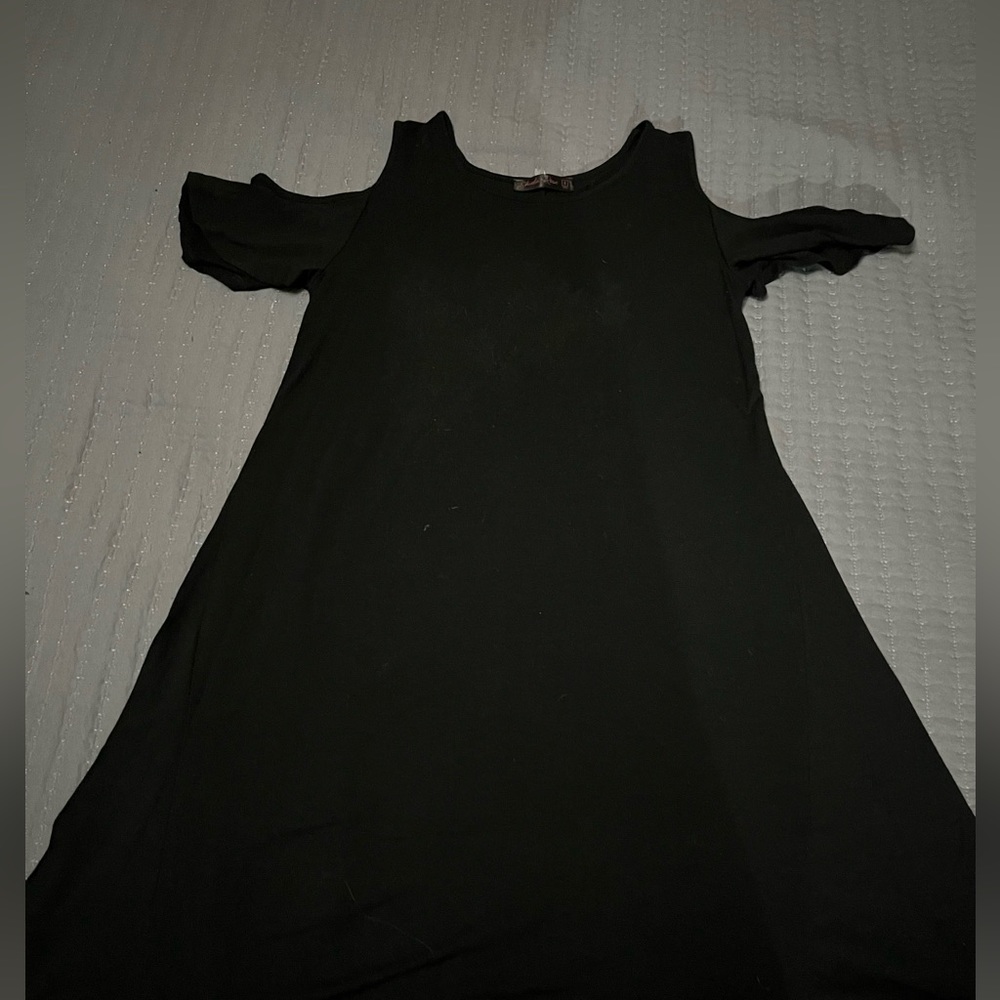 Sheila Rose cold shoulder dress- size s - never worn- GREAT condition